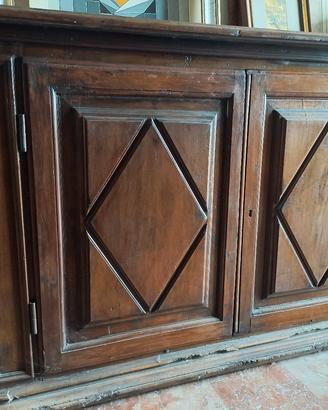 credenza . 