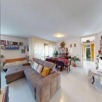 PRIMO PIANO DI 110MQ ABITABILE DA SUBITO CON GARAG