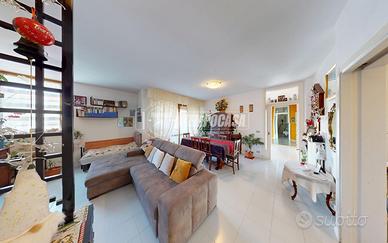 PRIMO PIANO DI 110MQ ABITABILE DA SUBITO CON GARAG