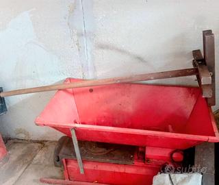 Pigiatrice uva elettrica