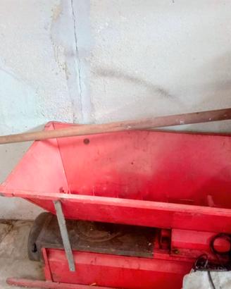 Pigiatrice uva elettrica