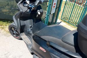 Piaggio MP3 350 - si guida con patente auto