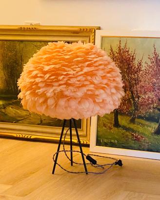 Splendida lampada in piume color salmone