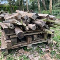 Pali in castagno e travetti