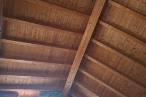 Rustico in pietra da ristrutturare con tetto nuovo