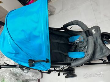 Passeggino bambini colore azzurro. Marca nunu