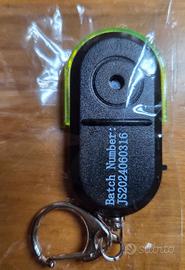 Portachiavi che si illumina e suona con un fischio