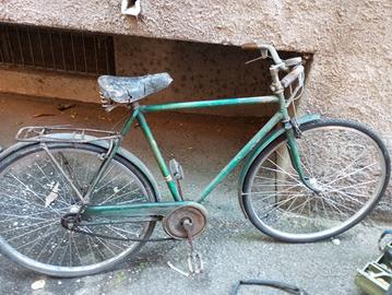 bici bianchi vintage con le sue ruote originali