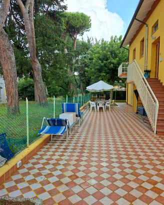 Casa con giardino