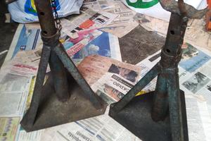 Cavalletti per sostenere l'auto per meccanico