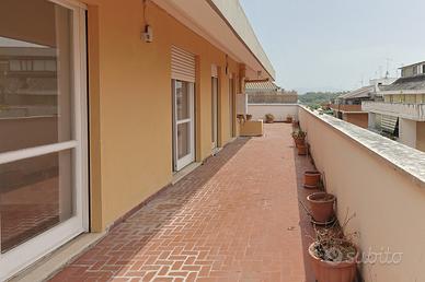 Attico/Mansarda Roma [Cod. rif 3331873VRG]