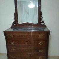 Cassettone con specchio e marmo stile antico