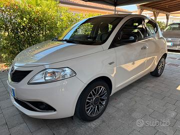 Lancia Ypsilon 2017 1.2 GPL Ecochic Gold