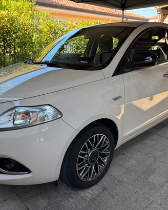 Lancia Ypsilon 2017 1.2 GPL Ecochic Gold