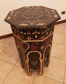 Tavolino ottagonale tipo etnico