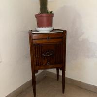 Comodino antico