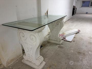 Scrivania in vetro su base in gesso bianco