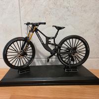 Bicicletta MTB downhill modellino da collezione 