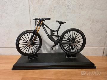 Bicicletta MTB downhill modellino da collezione 