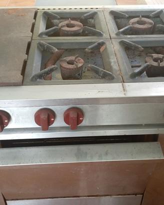 Cucina  6 fuochi e forno a gas