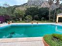 villa-con-piscina-e-giardino-mondello