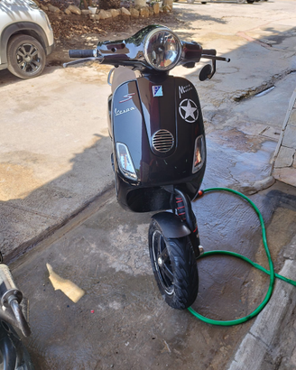 Splendida Vespa 50 LX del 2011 , personalizzata