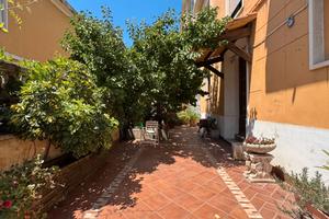 Appartamento in bifamiliare con spazio esterno