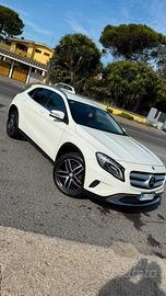 Mercedes GLA 180 d Automatico - 2017