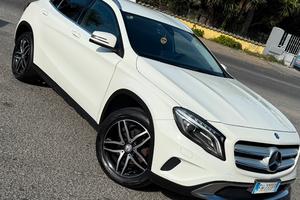 Mercedes GLA 180 d Automatico - 2017