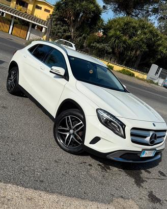 Mercedes GLA 180 d Automatico - 2017