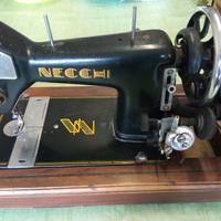 Macchina da cucire Necchi anni '40