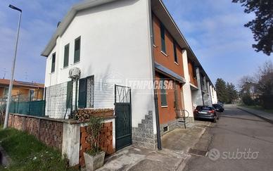 VILLA A SCHIERA