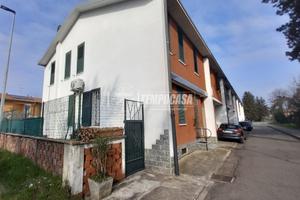 VILLA A SCHIERA