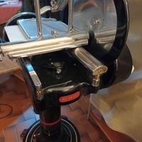 Affettatrice Berkel modello 21 con piedistallo