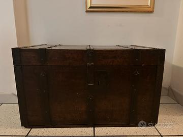 Baule in legno in stile rustico