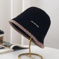 Cappello Nero Invernale in Maglia