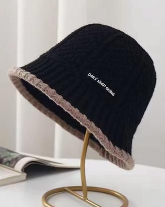 Cappello Nero Invernale in Maglia