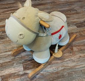 Cavallo a dondolo in legno e tessuto