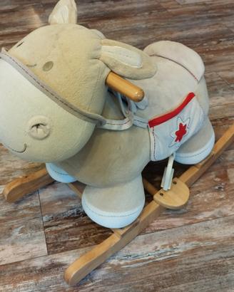 Cavallo a dondolo in legno e tessuto