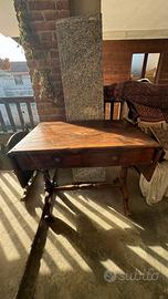 Tavolo con ribalta