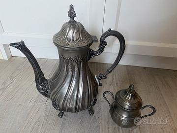 Teiera e zuccheriera in peltro