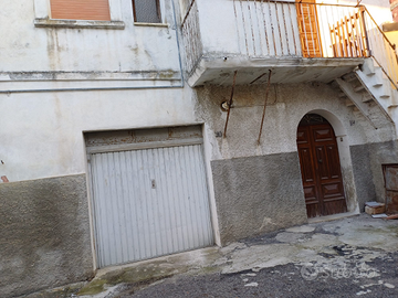 Casa ampissima e garage in centro a Cutro