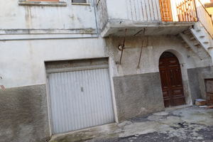 Casa ampissima e garage in centro a Cutro