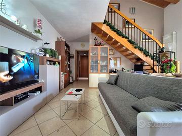Recente appartamento su due livelli con terrazzo s