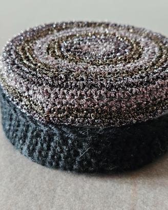 scatolina in cotone e filato metallizzato nero