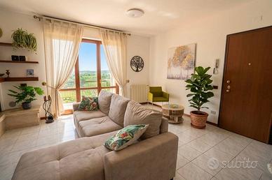 Palazzo / Stabile di 113 m² con più di 5 locali a 