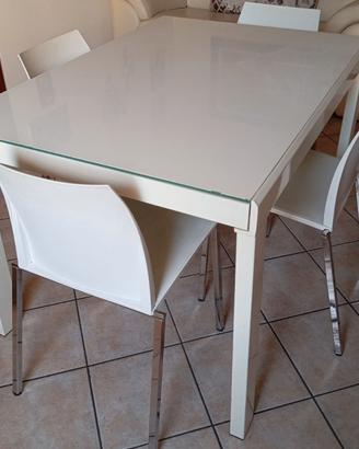 TAVOLO DA CUCINA CON 4 SEDIE