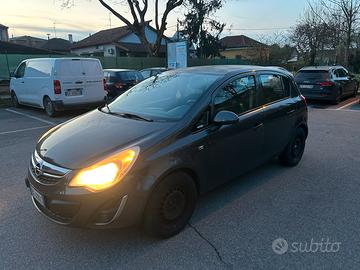Opel Corsa 1.2 GPL 5 porte 2011 – 141.000 km