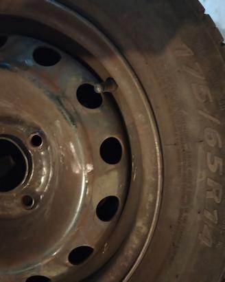 Gomme auto