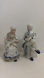 Coppia statuiene in porcellana vintage stile rocco